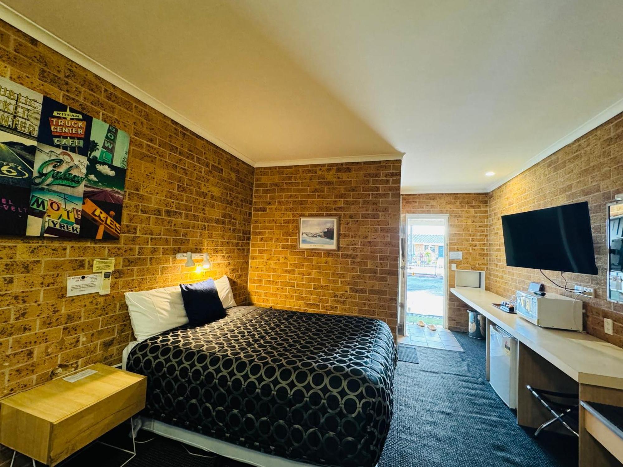 Town And Country Motor Inn Тамуорт Экстерьер фото