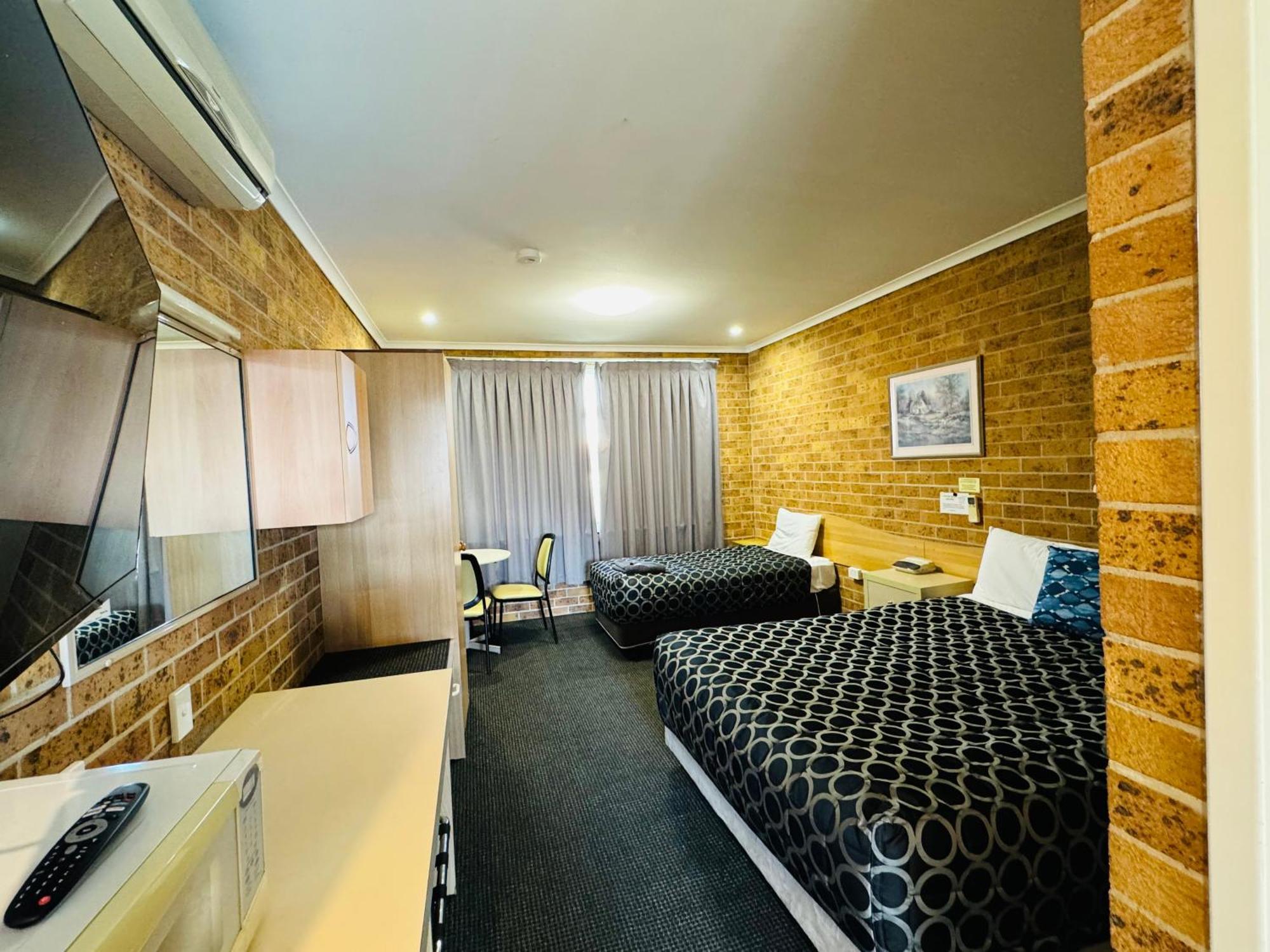 Town And Country Motor Inn Тамуорт Экстерьер фото